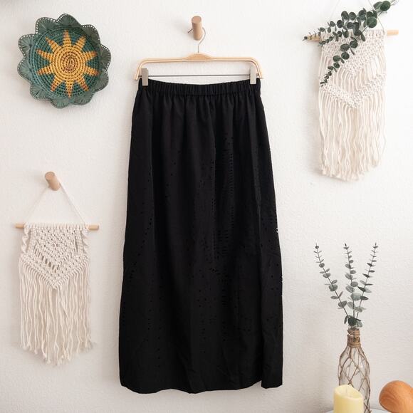 Moyuru Black Eyelet Black Skirt - Picture 1 of 5